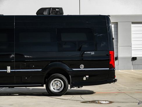 Used 2022 Mercedes-Benz Sprinter 3500 image 9