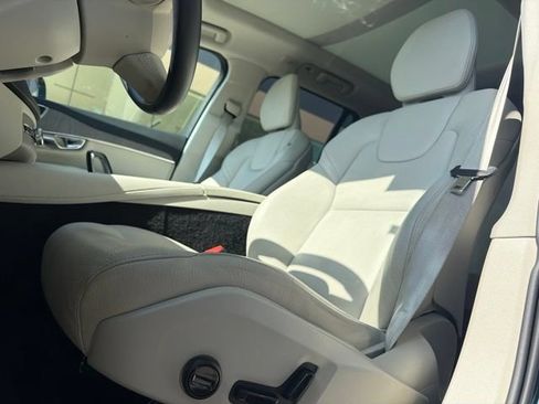 Used 2025 Volvo XC90 B5 Plus w/ Protection Package Premier AWD/4WD image 5