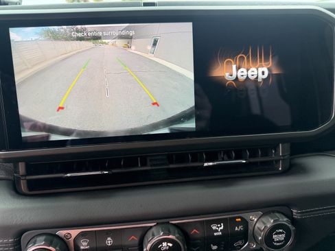 Used 2025 Jeep Wrangler Unlimited Sahara w/ Safety Group AWD/4WD image 25