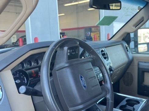 Used 2011 Ford F250 Lariat w/ Lariat Interior Pkg image 13