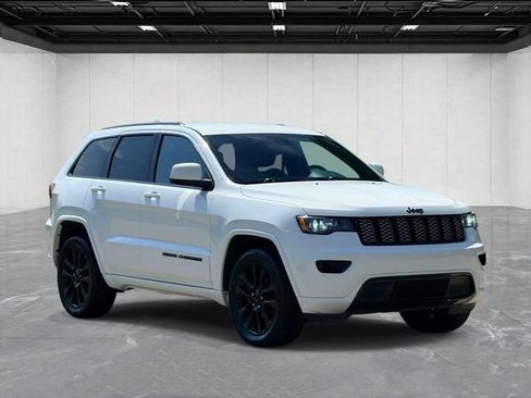 Used 2020 Jeep Grand Cherokee Altitude AWD/4WD image 7