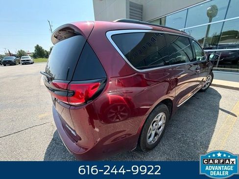 Used 2023 Chrysler Pacifica Limited AWD/4WD image 3