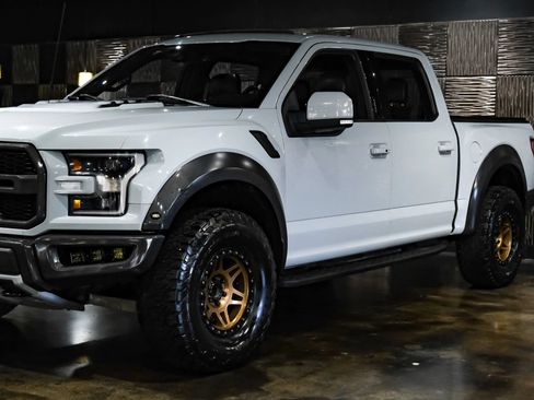 Used 2017 Ford F150 Raptor w/ Equipment Group 802A Luxury AWD/4WD image 9