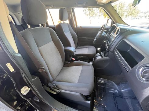 Used 2014 Jeep Patriot Latitude AWD/4WD image 12
