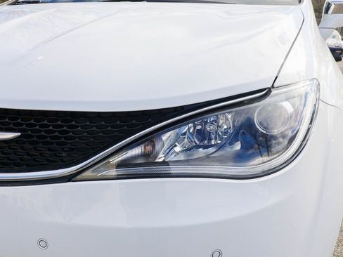 Used 2020 Chrysler Pacifica Limited w/ Tire & Wheel Group image 21