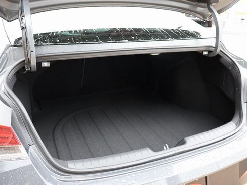 New 2025 Hyundai Elantra Limited image 16