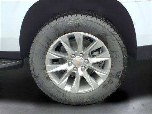 New 2026 Chevrolet Suburban Premier image 28