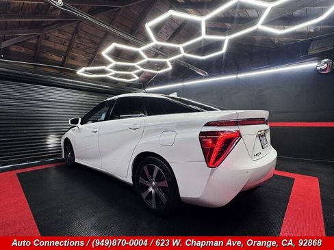Used 2017 Toyota Mirai FWD image 4