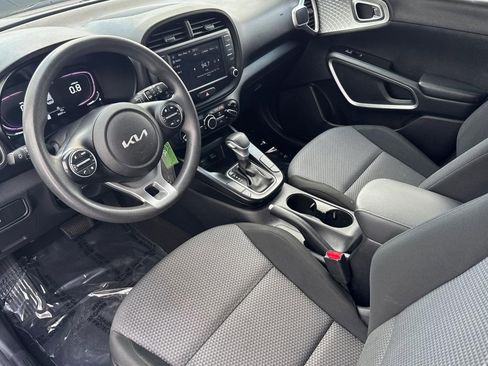 Used 2023 Kia Soul LX FWD image 4