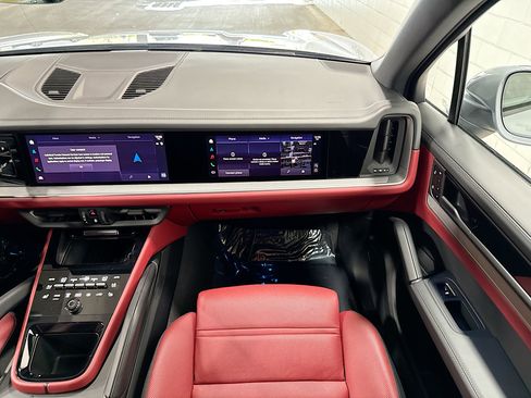 Certified 2026 Porsche Cayenne AWD/4WD image 19