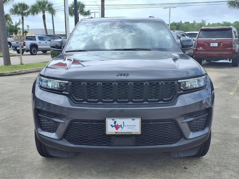 Used 2025 Jeep Grand Cherokee Altitude AWD/4WD image 2