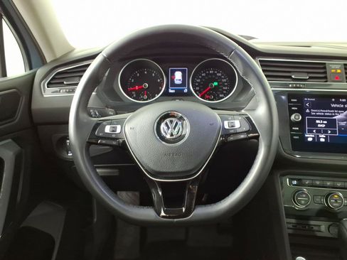 Used 2020 Volkswagen Tiguan SE w/ Panoramic Sunroof Package AWD/4WD image 16