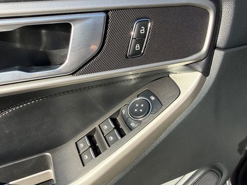 Used 2023 Ford Explorer XLT image 12