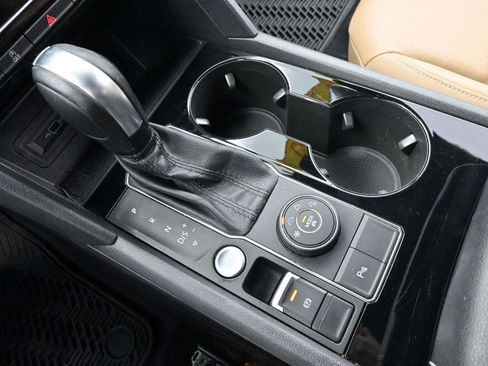 Used 2020 Volkswagen Atlas Cross Sport SEL image 28