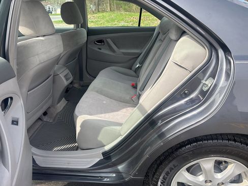 Used 2010 Toyota Camry XLE FWD image 19