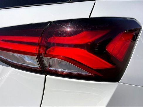 Used 2023 Chevrolet Equinox Premier image 36