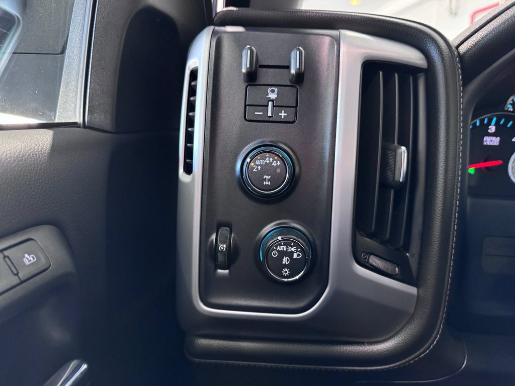 Used 2018 GMC Sierra 1500 SLT w/ SLT Preferred Package AWD/4WD image 23