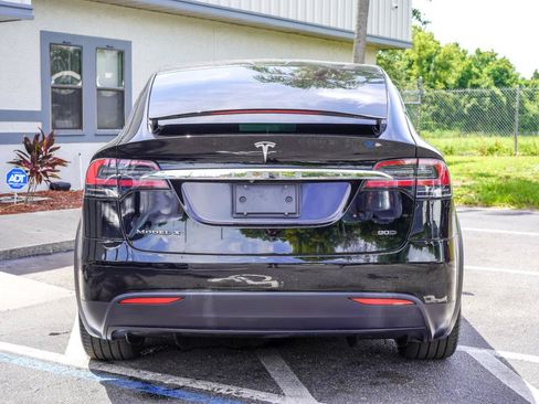 Used 2017 Tesla Model X 90D AWD/4WD image 5