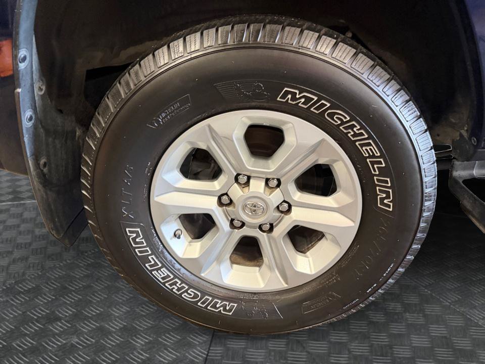 Certified 2019 Toyota 4Runner SR5 Premium AWD/4WD image 27