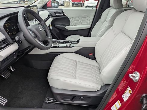 New 2025 Mitsubishi Outlander SEL image 14