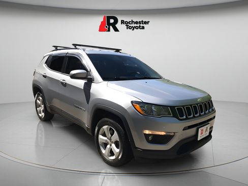Used 2018 Jeep Compass Latitude w/ Popular Equipment Group AWD/4WD image 1