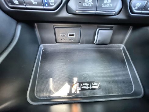 Used 2024 Chevrolet Tahoe Premier RWD image 37