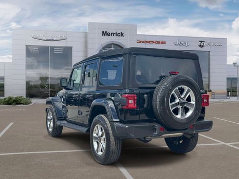 Used 2022 Jeep Wrangler Unlimited Sahara w/ LED Lighting Group AWD/4WD image 8