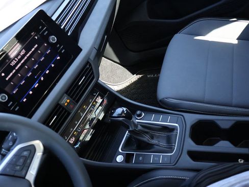 New 2026 Volkswagen Jetta SE FWD image 21