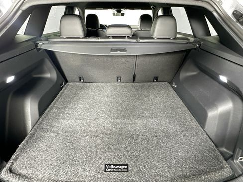 Used 2025 Volkswagen Atlas Cross Sport SE image 24