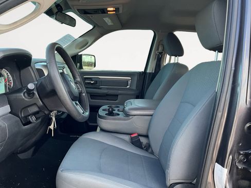 Used 2018 RAM 1500 Classic SLT image 10