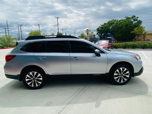 Used 2017 Subaru Outback 2.5i Limited AWD/4WD image 12