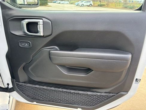 Used 2024 Jeep Wrangler Unlimited Rubicon image 14