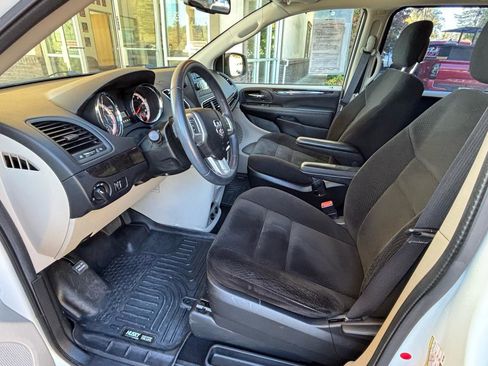 Used 2016 Dodge Grand Caravan American Value Package w/ UConnect Hands-Free Group FWD image 9