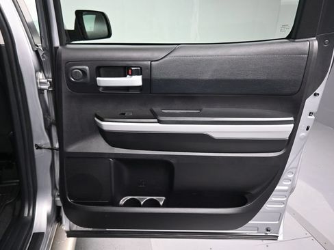 Used 2020 Toyota Tundra SR5 w/ SR5 Convenience Package AWD/4WD image 33