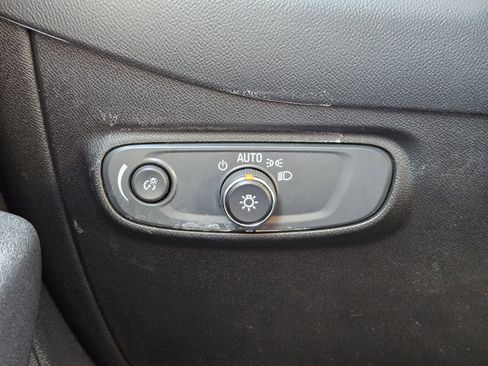 Used 2021 Chevrolet Equinox LS w/ LS Convenience Package image 22