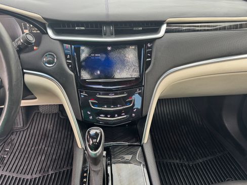 Used 2013 Cadillac XTS Platinum AWD/4WD image 10