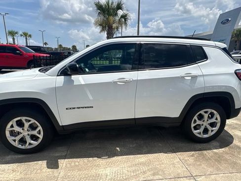 Used 2024 Jeep Compass Latitude AWD/4WD image 3