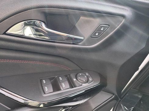 New 2026 Chevrolet Trax RS w/ Sunroof Package FWD image 9