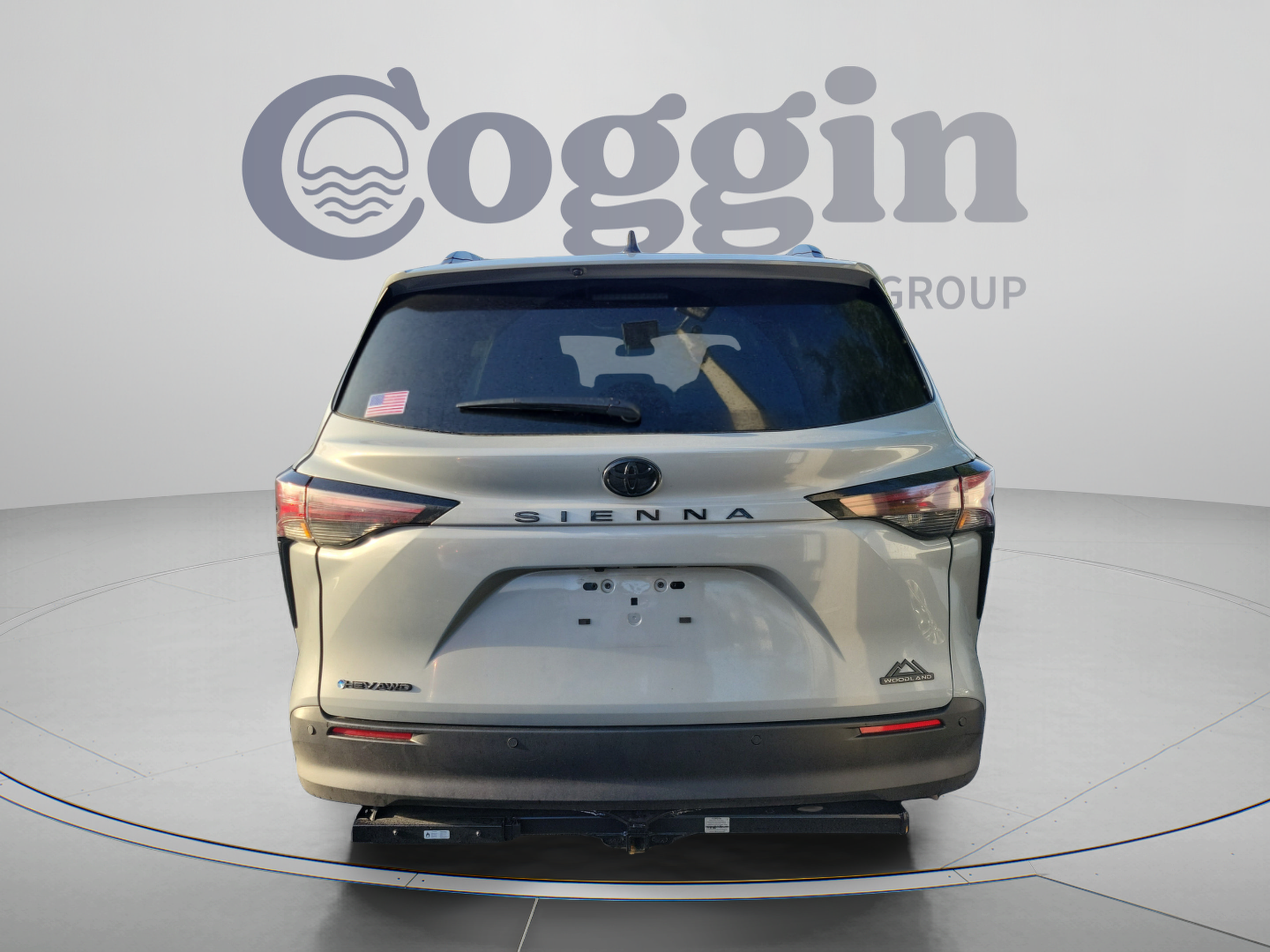 Used 2026 Toyota Sienna XLE Woodland Edition AWD/4WD image 5