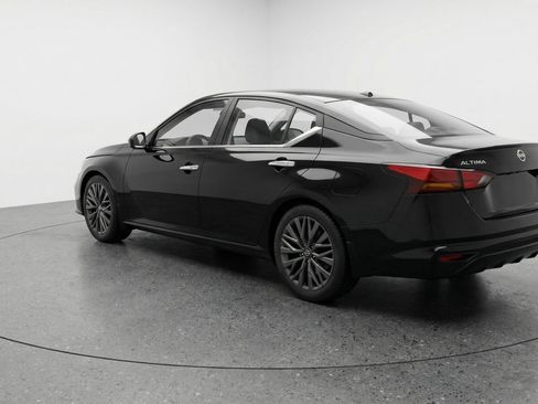 Used 2025 Nissan Altima 2.5 SV FWD image 6