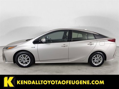 Used 2018 Toyota Prius Prime Premium image 2