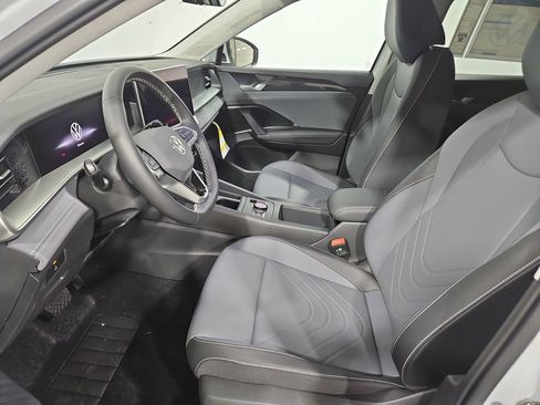 New 2026 Volkswagen Tiguan SE AWD/4WD image 9