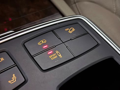 Used 2014 Mercedes-Benz GL 550 4MATIC image 40