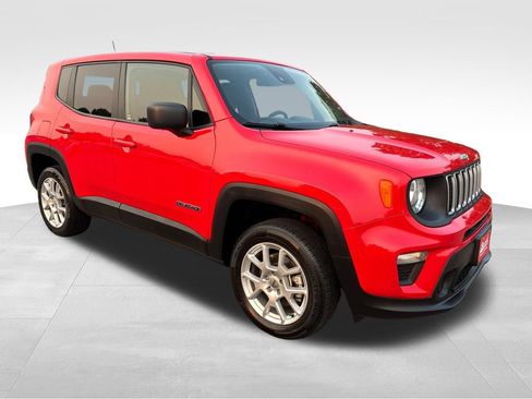 Used 2023 Jeep Renegade Latitude AWD/4WD image 8