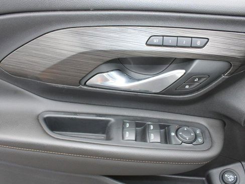 Used 2021 GMC Terrain SLT image 9