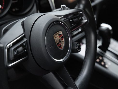 Used 2023 Porsche Macan AWD/4WD image 19