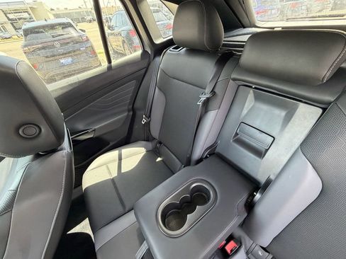 Used 2023 Volkswagen ID.4 Pro S AWD/4WD image 14