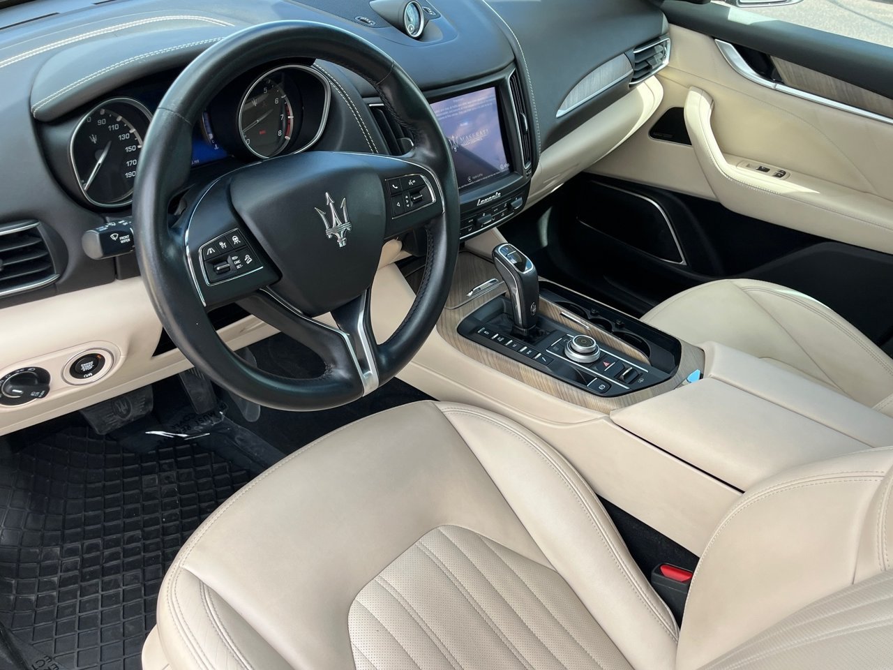Used 2019 Maserati Levante GranLusso AWD/4WD image 16