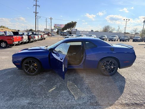 Used 2022 Dodge Challenger SXT w/ Blacktop Package image 8