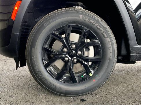 New 2026 Jeep Grand Cherokee L 4WD image 11